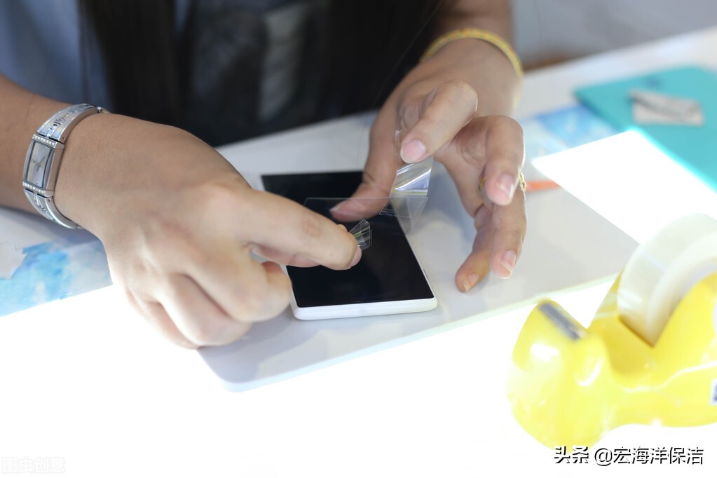 玻璃貼膜內的氣泡怎么去除？