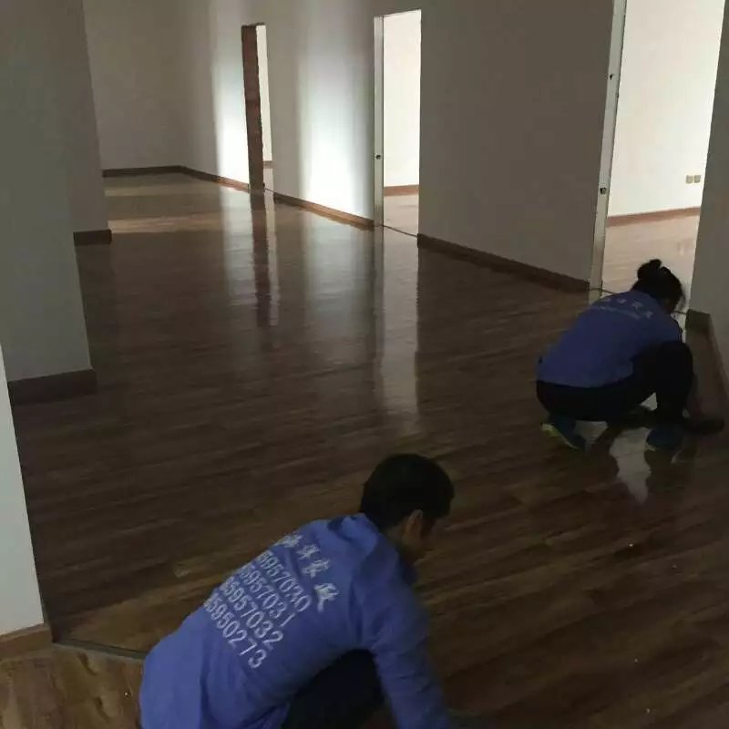 如何讓強化地板恢復光澤