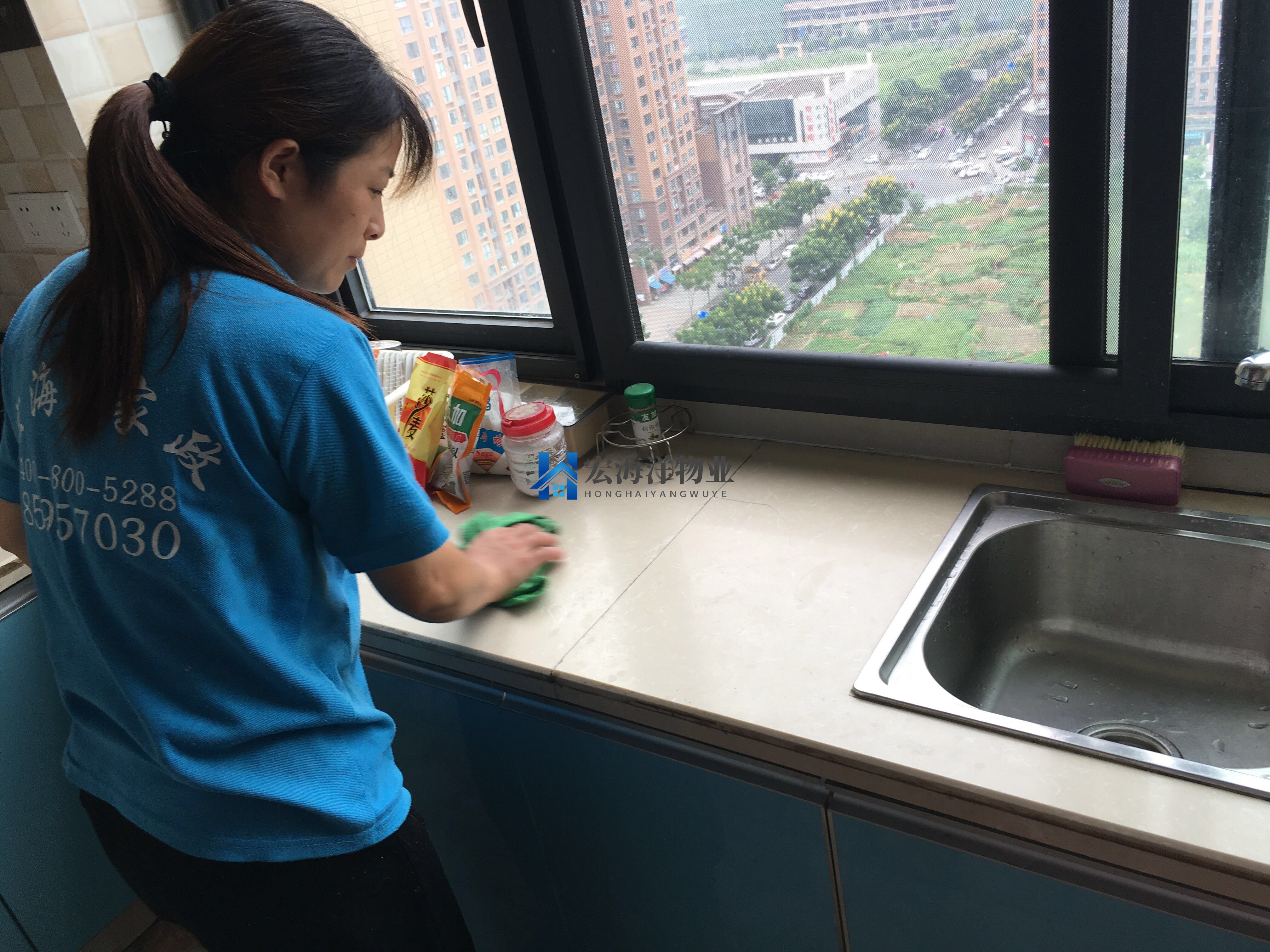 保潔服務(wù)網(wǎng)上預約好，還是實地預約好