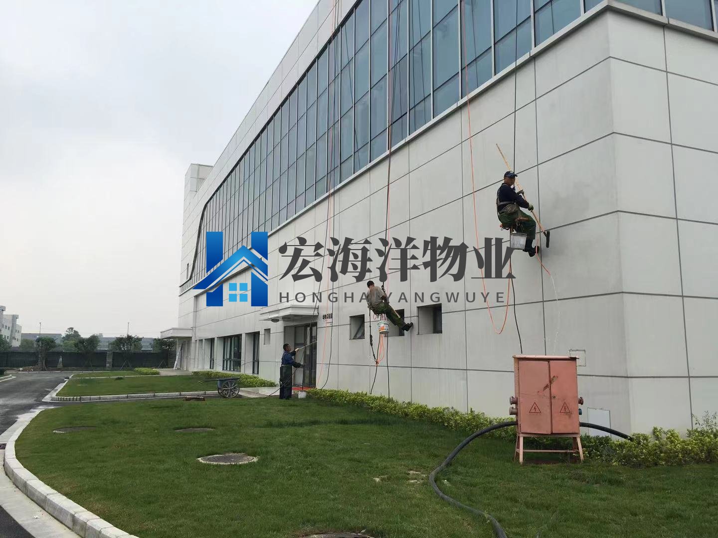 外墻清洗對外墻排水孔應該重點清洗